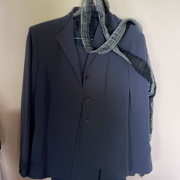 Blue 3 button Kasper suit size 14 - Picture 4 of 4